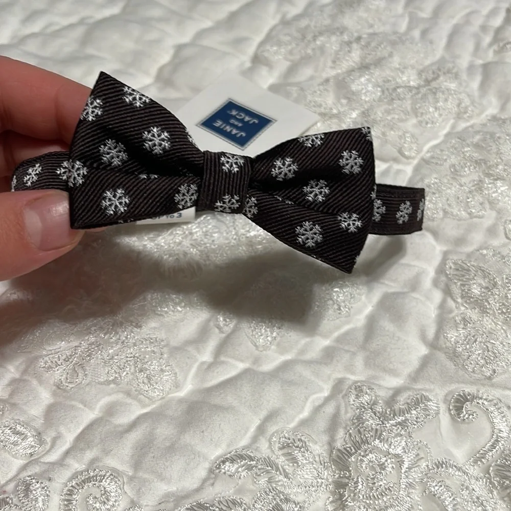JANIE and Jack snowflake bow tie - Picture 2 of 3